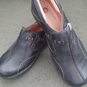 Clarks Structured NWOB 7.5 Leather Uppers